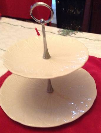 Lenox Greenfield Collection 2 Tiered Serving Tray (Dinner & Salad Plate)