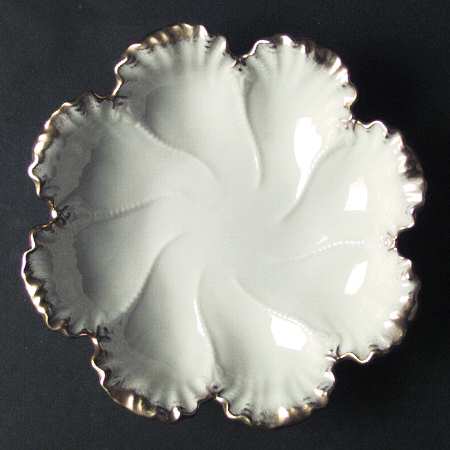 Lenox Leaf Collection Gold Trim Medium Leaf Dish