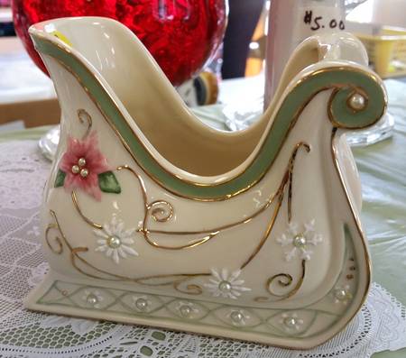 Lenox Petals & Pearls Medium Sleigh