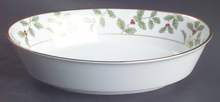Noritake Holly & Berry Gold Oval Vegetable Bowl - Green