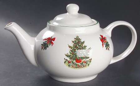 Pfaltzgraff Christmas Heritage Teapot & Lid
