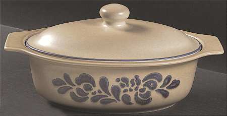 Pfaltzgraff Folk Art 1.25 Quart Oval Covered Casserole