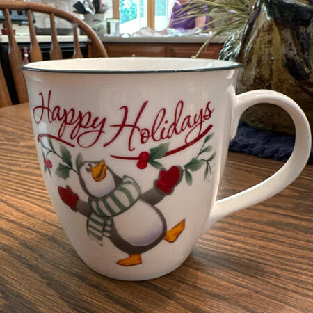 Pfaltzgraff Winterberry Holiday Mug