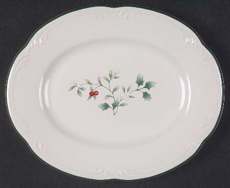 Pfaltzgraff Winterberry Oval Dessert Plate