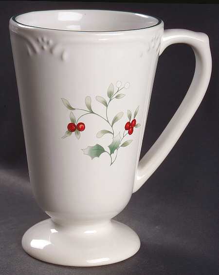 Pfaltzgraff Winterberry Pedestal Mug