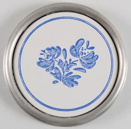 Pfaltzgraff Yorktowne Metal Trivet