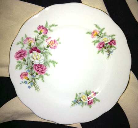 Country Gardens (Gold Trim) by Queen Anne (England)
