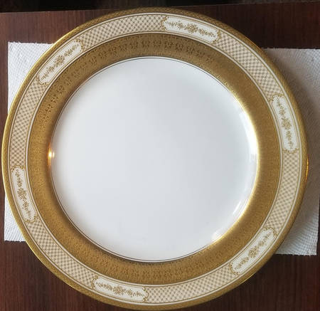 8141 by Royal Doulton