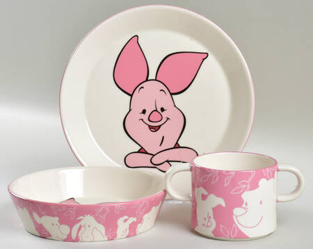 Winnie the Pooh (Earthenware) by Royal Doulton