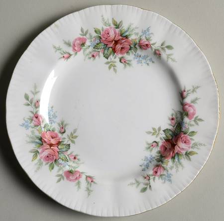 Rambling Rose (Scalloped, Crimped) by Royal Standard