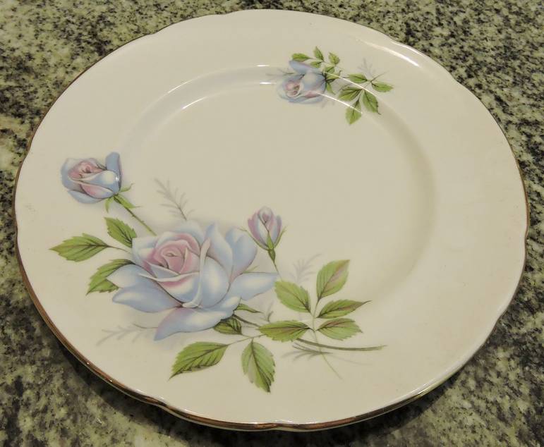 923 (Wide and Narrow Scallops) by Royal Standard