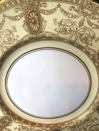 Royal Worcester Z1591 Dinner Plate