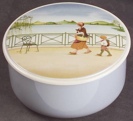 Villeroy & Boch Romantic Seasons 4" Candy Box & Lid