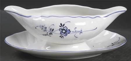 Villeroy & Boch Vieux Luxembourg Gravy Boat with Attached Underplate