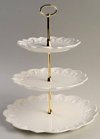 Villeroy & Boch Toys Delight Royal Classic 3-Tiered Server - White