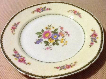 VIT362 (Cream Rim) by Victoria (Czech)