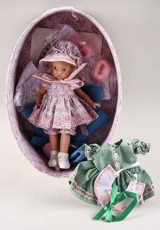 Ashton Drake Gallery Dolls By Effanbee by Effanbee