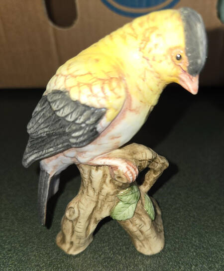 Lefton Lefton Figurines Goldfinch - With Box