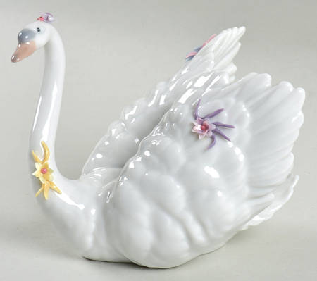 Lladro Birds White Swan With Flowers - Boxed