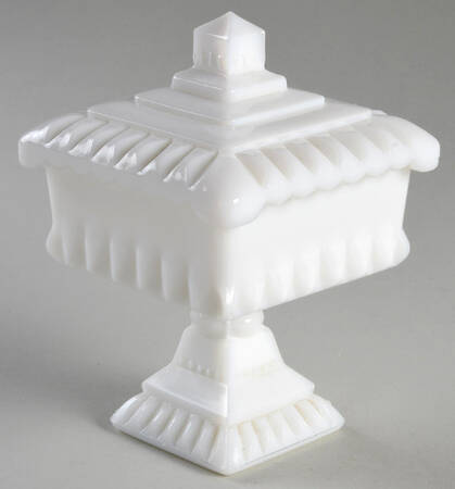 Wedding Milkglass by Jeannette