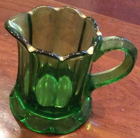 Plain Scalloped Panel Green by US Glass