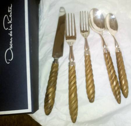 Kent Teak (Silverplate) by Oscar de la Renta